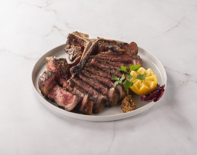 画像：AU産アンガス牛のTボーンステーキ